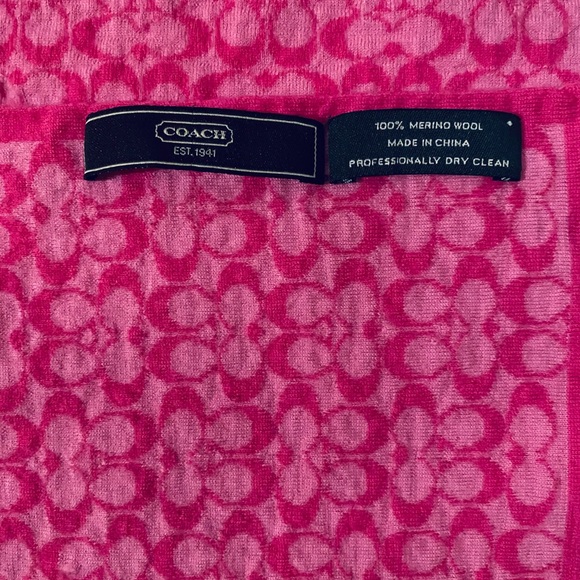 NEVER WORN Coach Wool Reversible Signature Scarf - Picture 3 of 3